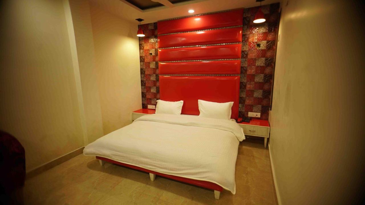 Hotel Soluxe Yamunānagar エクステリア 写真