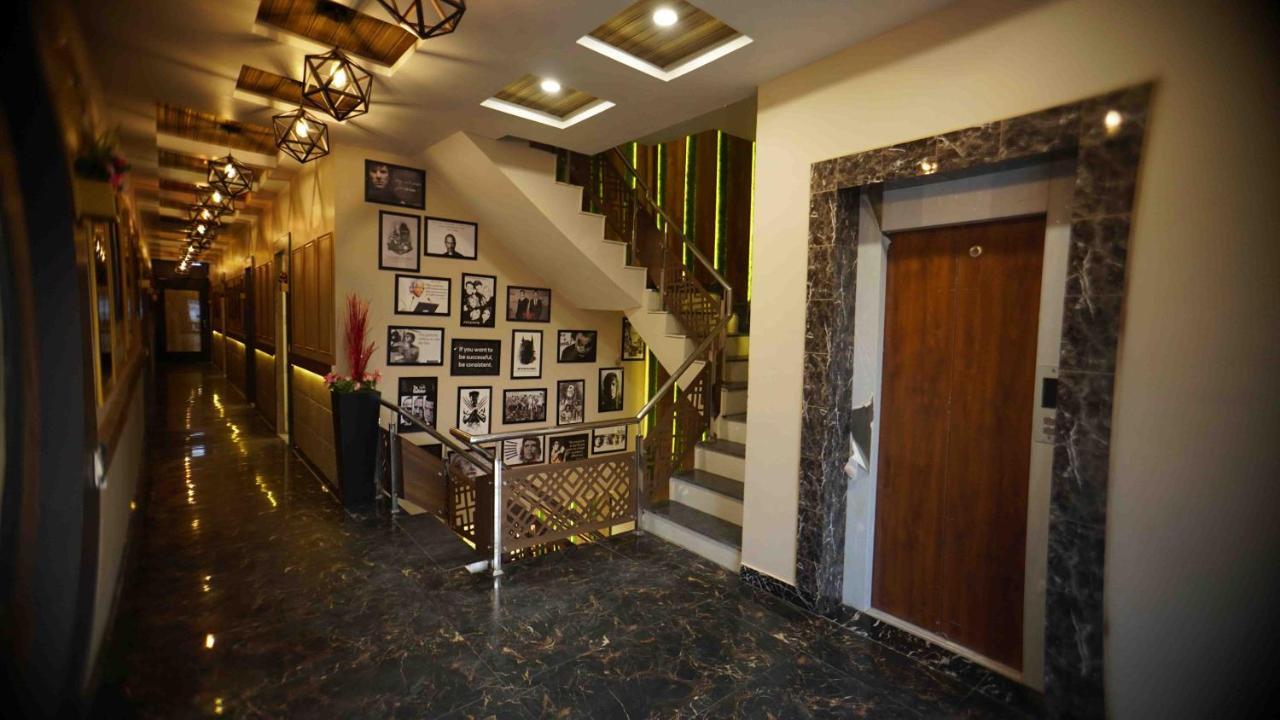 Hotel Soluxe Yamunānagar エクステリア 写真