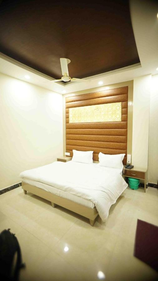Hotel Soluxe Yamunānagar エクステリア 写真