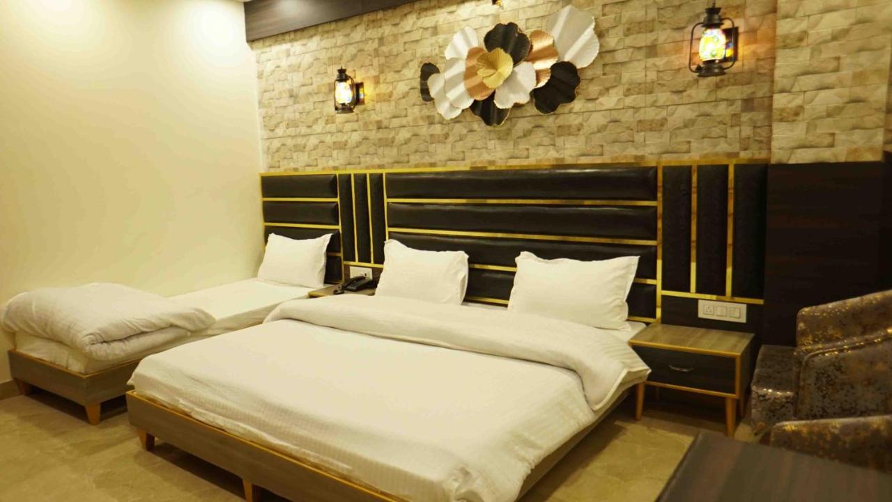 Hotel Soluxe Yamunānagar エクステリア 写真