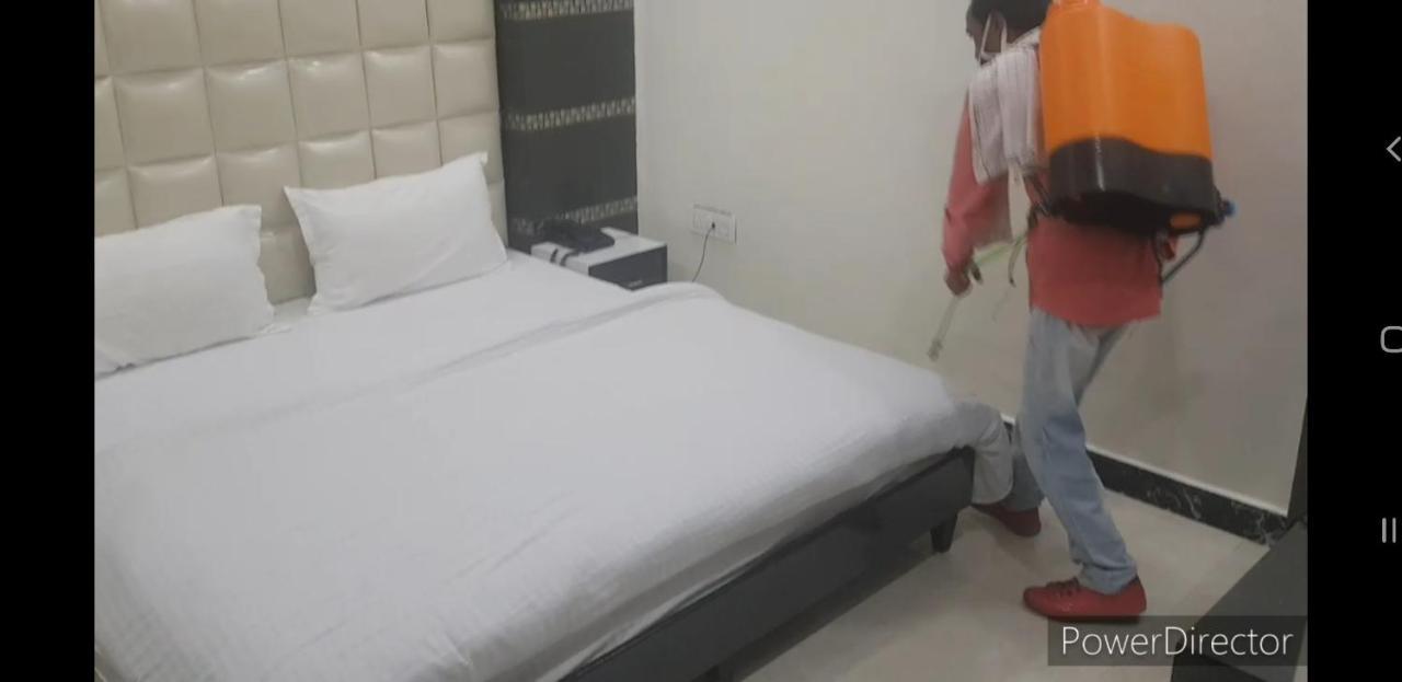 Hotel Soluxe Yamunānagar エクステリア 写真